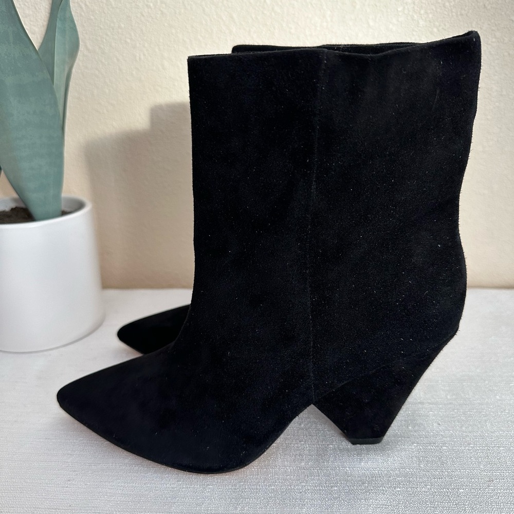 New Vince Camuto Regina Black Suede Pointed Toe cone heel Booties 7 Sold Out Hot
